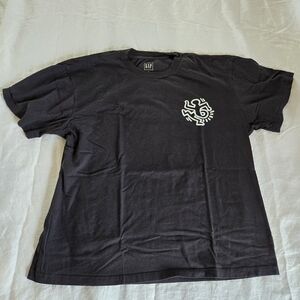 GAP Black Short-Sleeve T-Shirt with White Chest Graphic